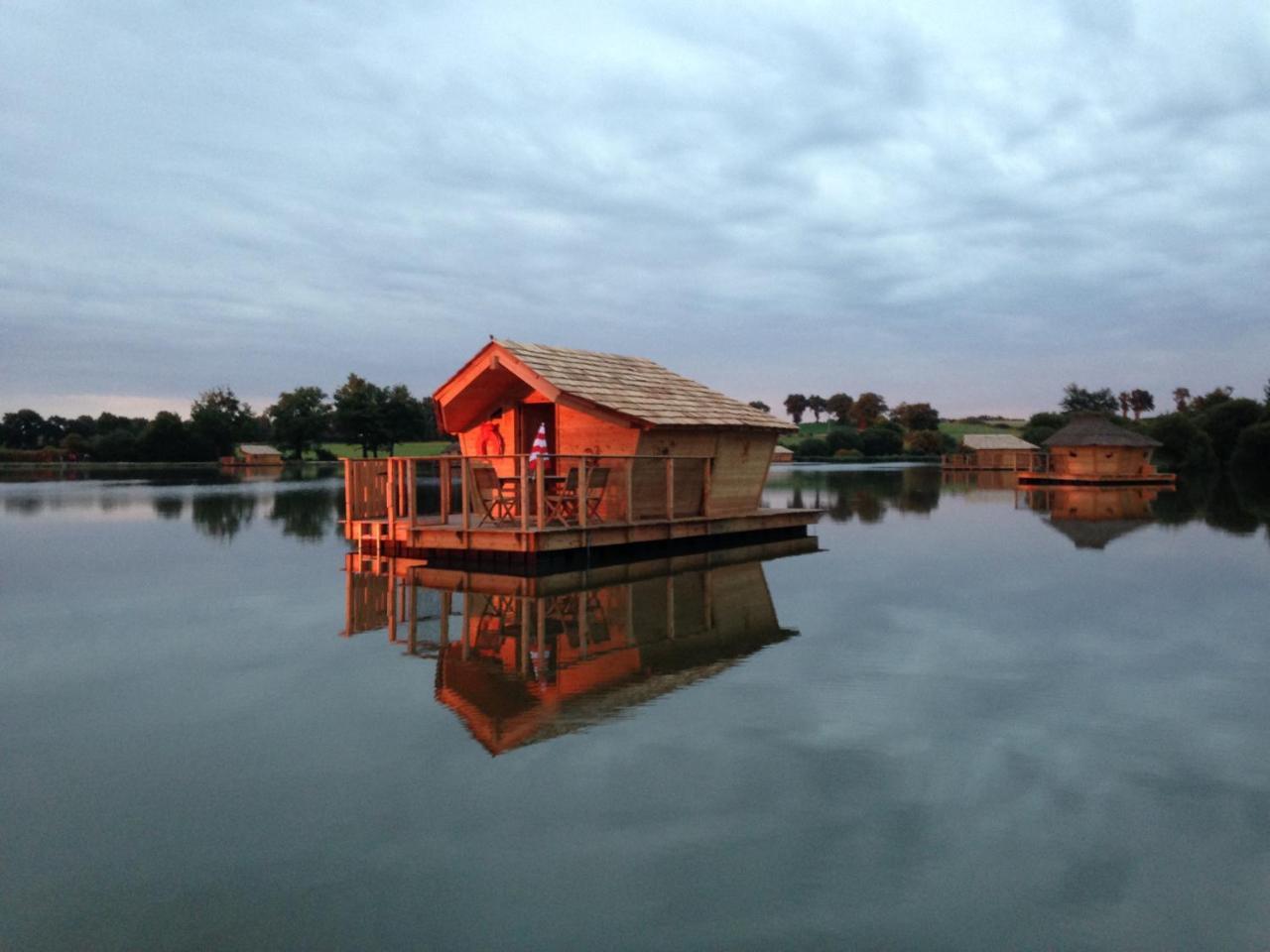 Village Flottant De Pressac Exteriér fotografie