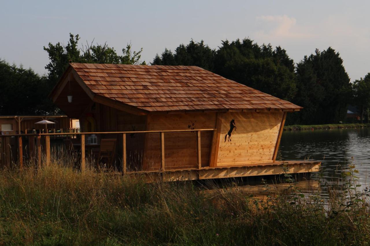 Village Flottant De Pressac Exteriér fotografie